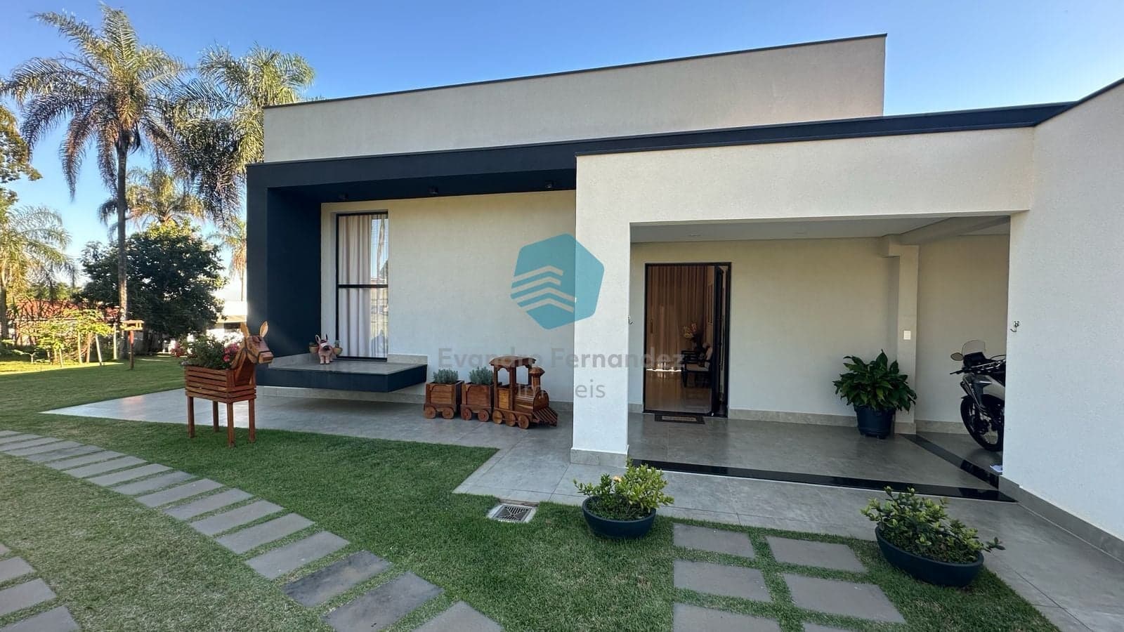 Chácara Alto Padrão com piscina, pomar com mais de 100 frutíferas, vista para Serra