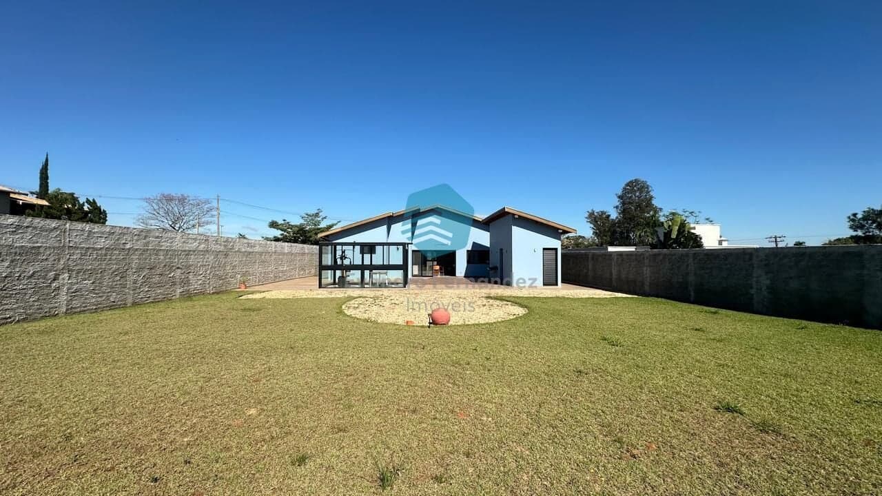 Casa moderna, conceito aberto em condomínio na cidade de São Pedro