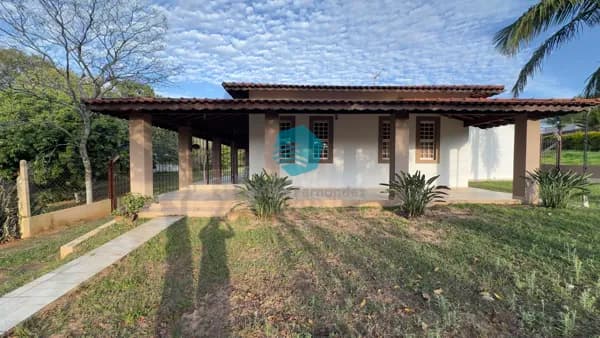 Casa à venda em São Pedro/SP com 2.000 m² de terreno, piscina e área gourmet