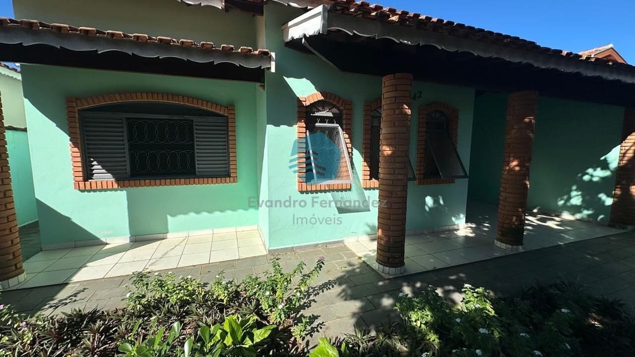 Casa a venda em São Pedro, 2 dormitórios e uma suíte externa