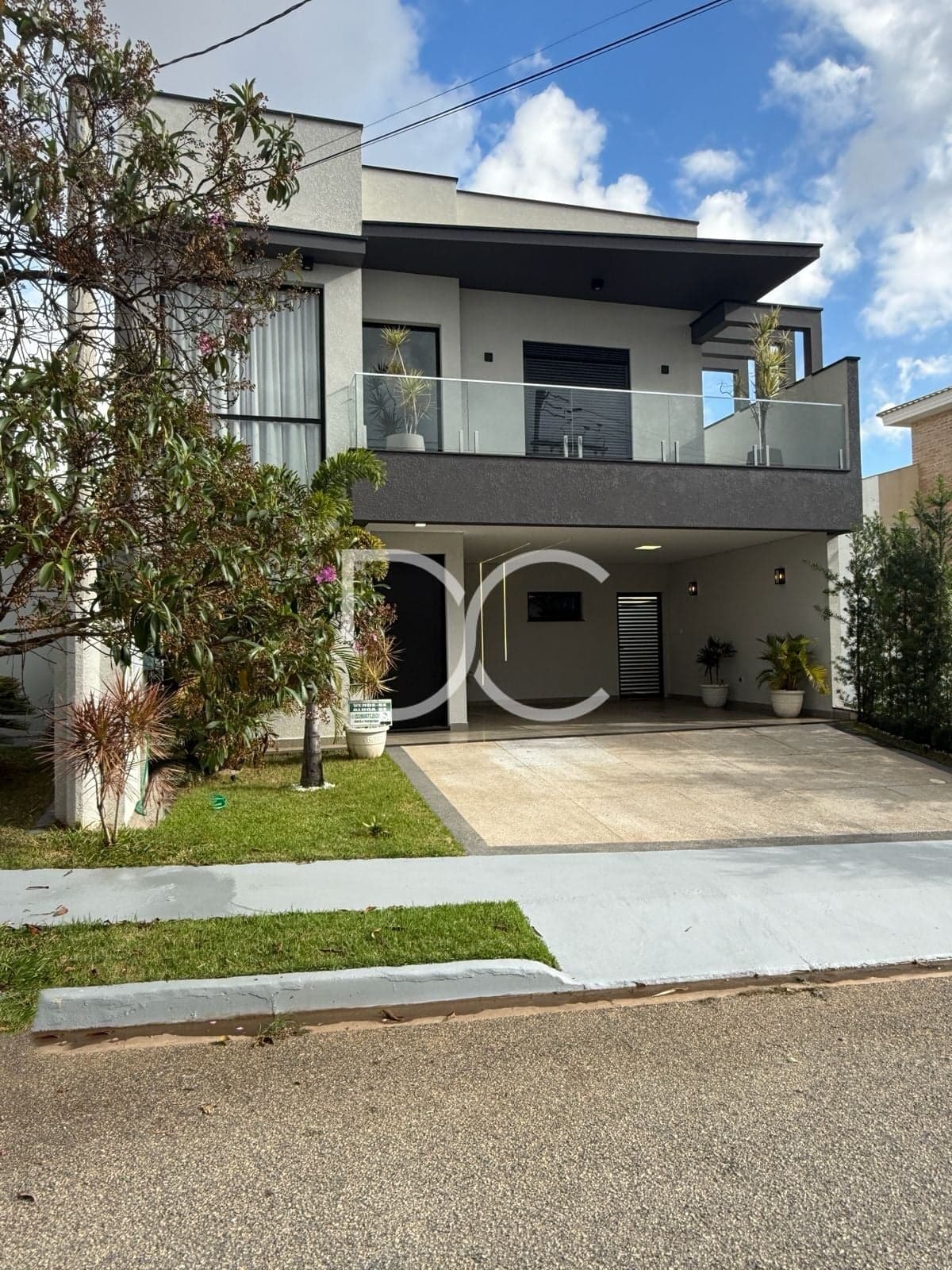 Locação Sobrado | AC 253m²| AT 250m² | 4 Dorm | 3 Suítes | 5 Ban | 4 Vagas | Piscina Aquecida