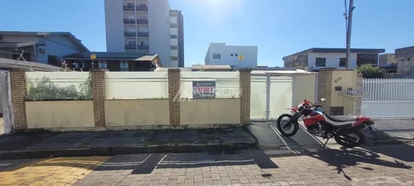 Casa com 02 Dormitórios próximo ao FORUM, Centro, Navegantes/SC
