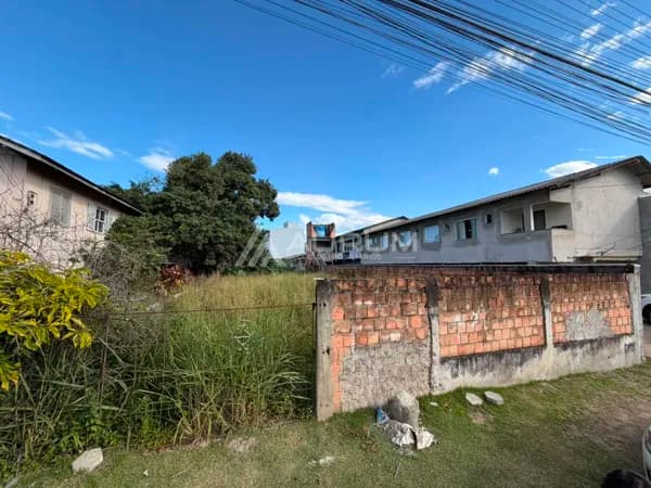 Terreno quadra mar