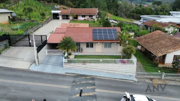 VENDE-SE CASA NO CENTRO DE BRAÇO DO TROMBUDO/SC
