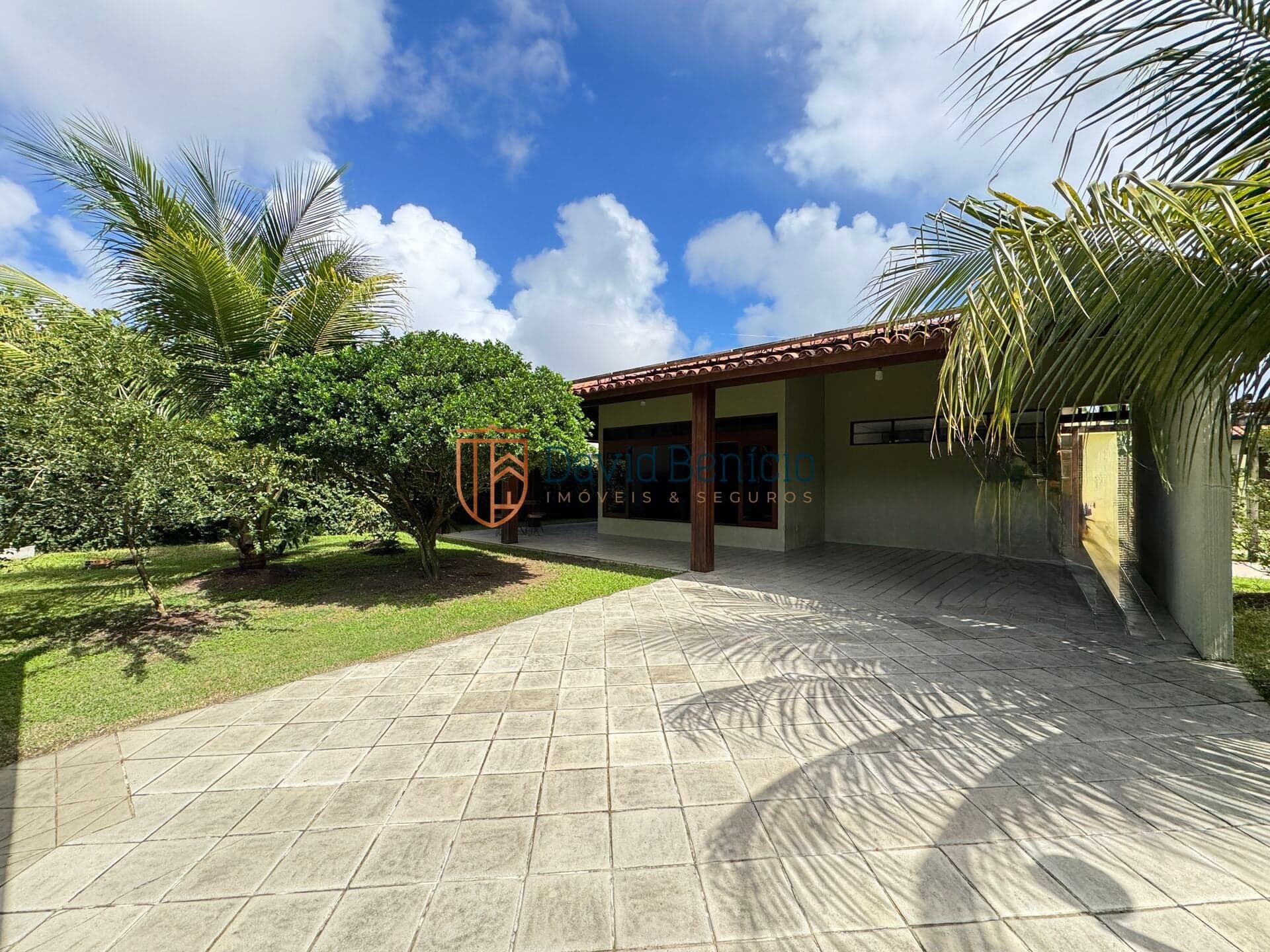 Casa à venda em Rua aberta de 601m² com 3 quartos, edícula e canil - Gruta de Lourdes