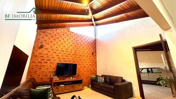 Casa em Passos - Jardim Canadá