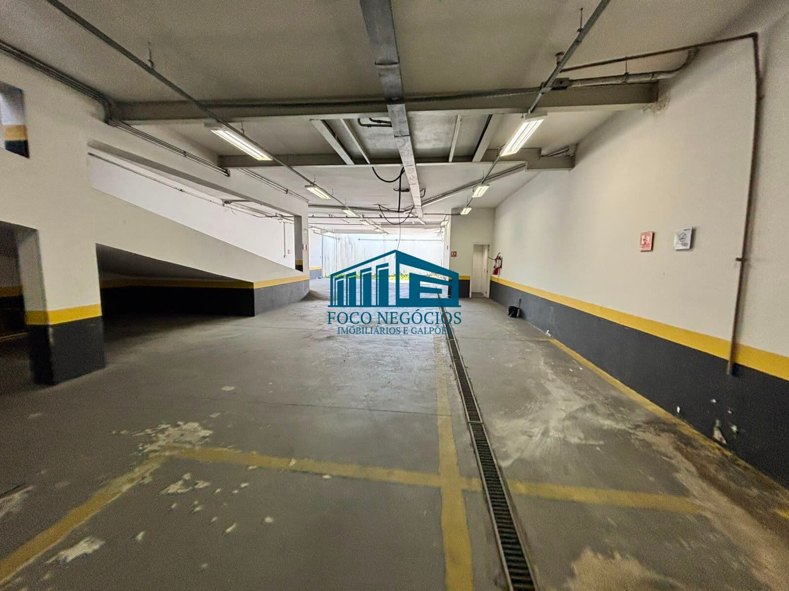 🚨🏢 OPORTUNIDADE ÚNICA PARA EMPRESAS QUE BUSCAM VISIBILIDADE, ESPAÇO E LOCALIZAÇÃO ESTRATÉGICA! 🏢🚨 ✨ AMPLO IMÓVEL COMERCIAL EM AVENIDA DE GRANDE MOVIMENTO! ✨