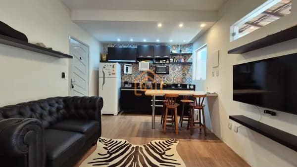 Apartamento Studio duplex finamente mobiliado em Ipitanga – pronto para morar ou investir