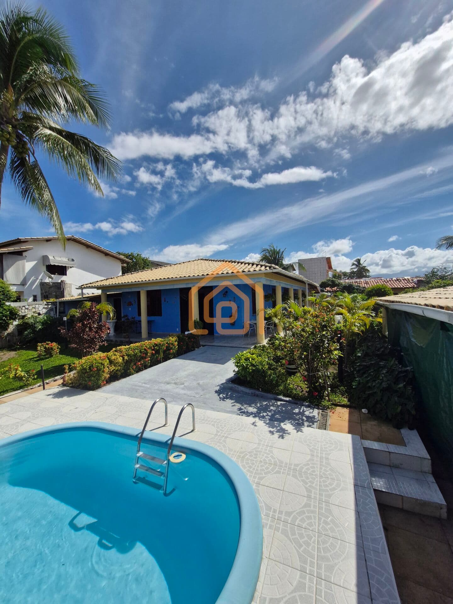 Casa à Venda com 3 quartos , edículas em Lauro de Freitas-BA