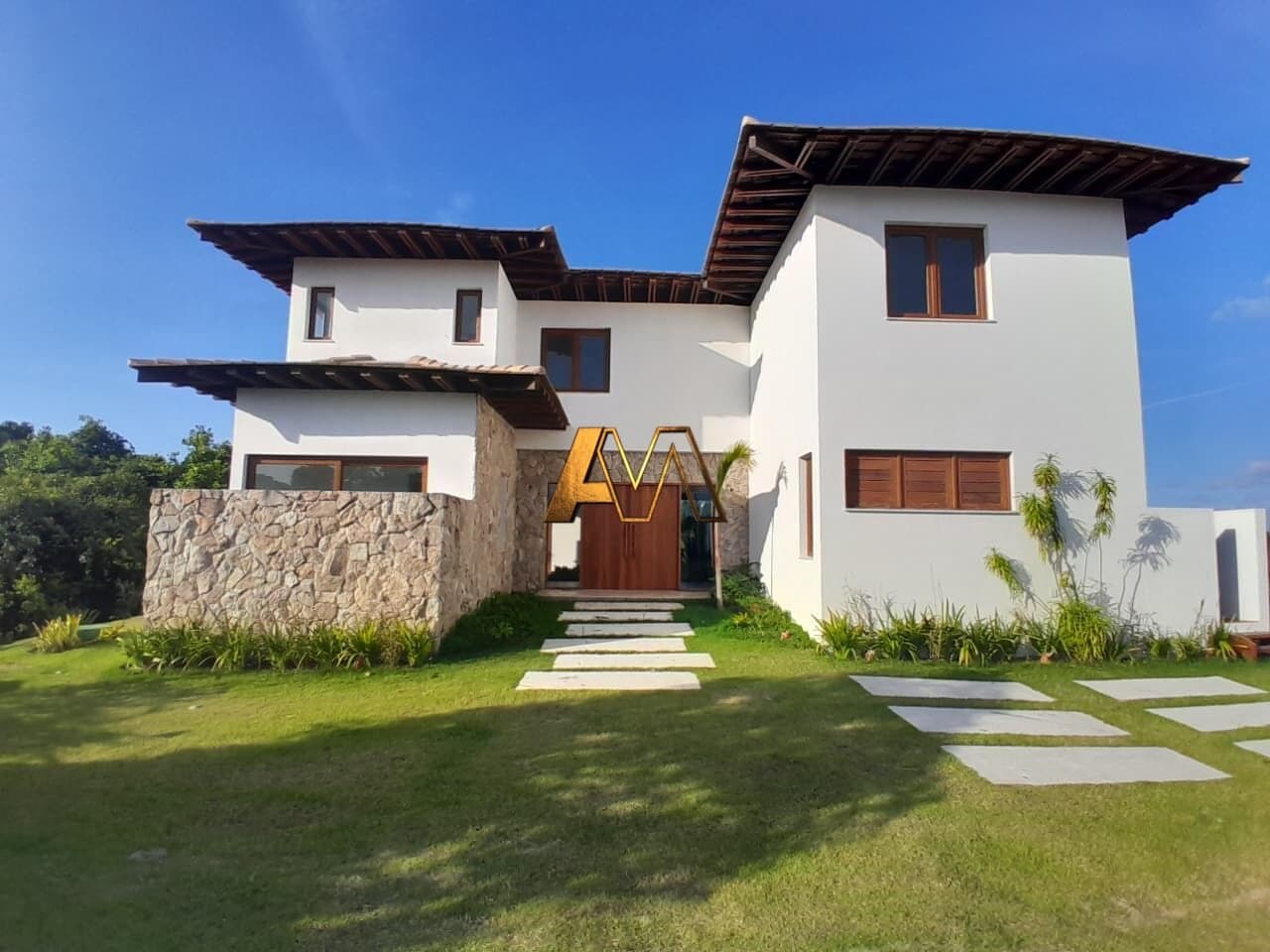 CASA AMPLA COM 5 SUITES EM PRAIA DO FORTE