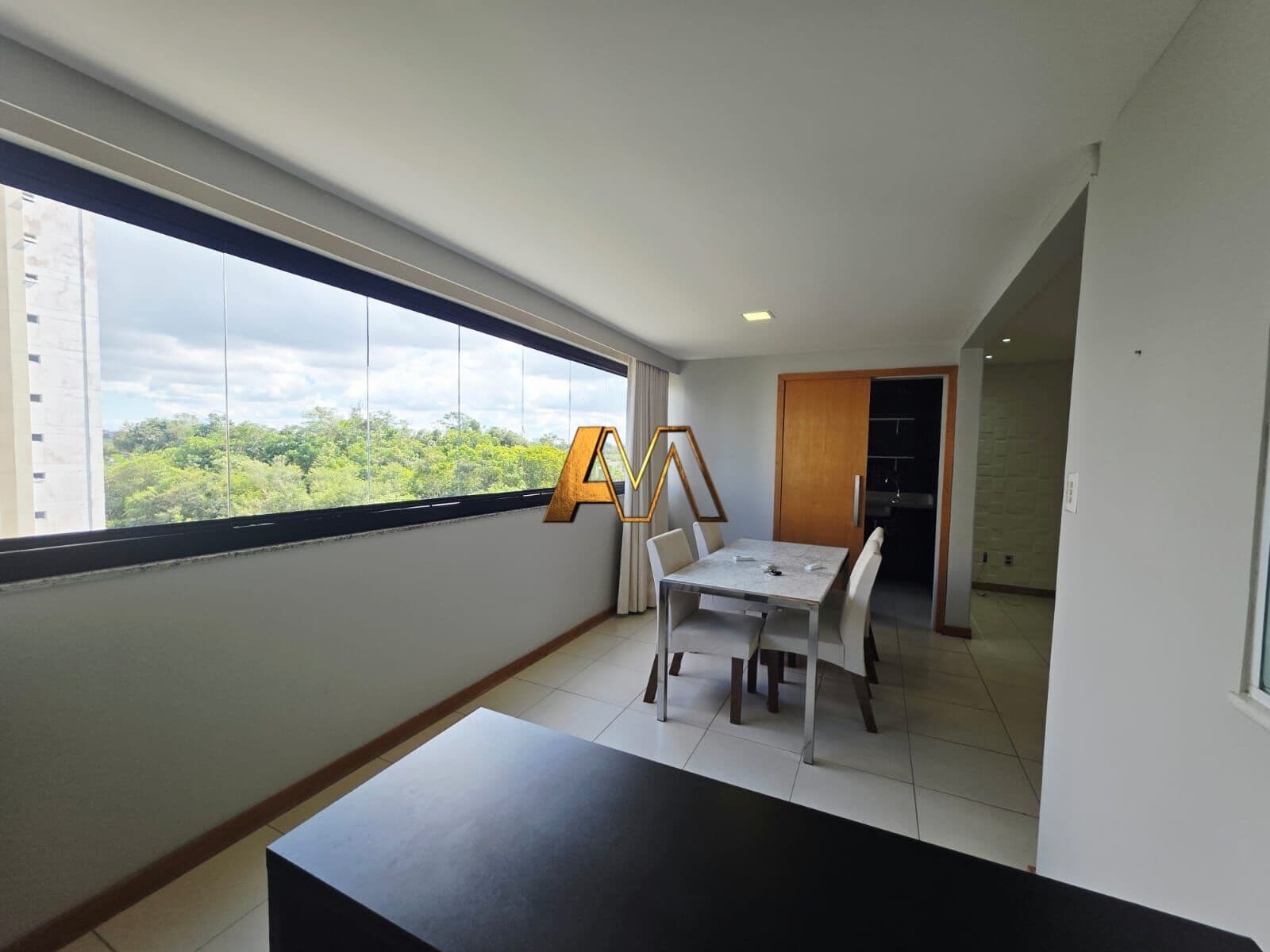APTO 1/4 COM SALA AMPLA NO ALPHAVILLE I