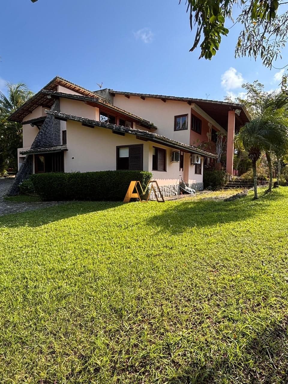 CASA 6/4 COM TERRENO AMPLO NO ENCONTRO DAS AGUAS