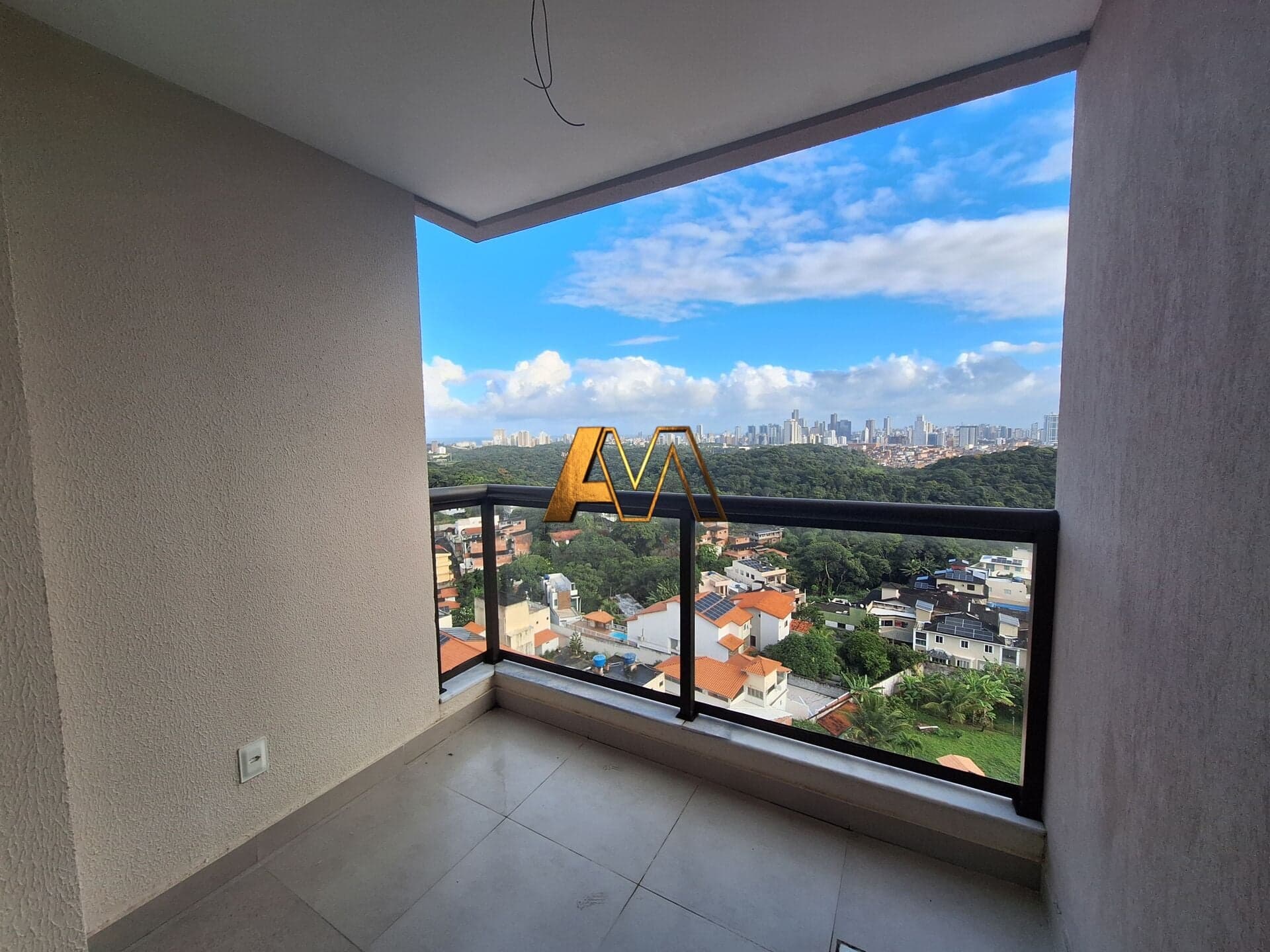 APTO 2/4 SENDO 1 SUITE ANDAR ALTO NO CABULA