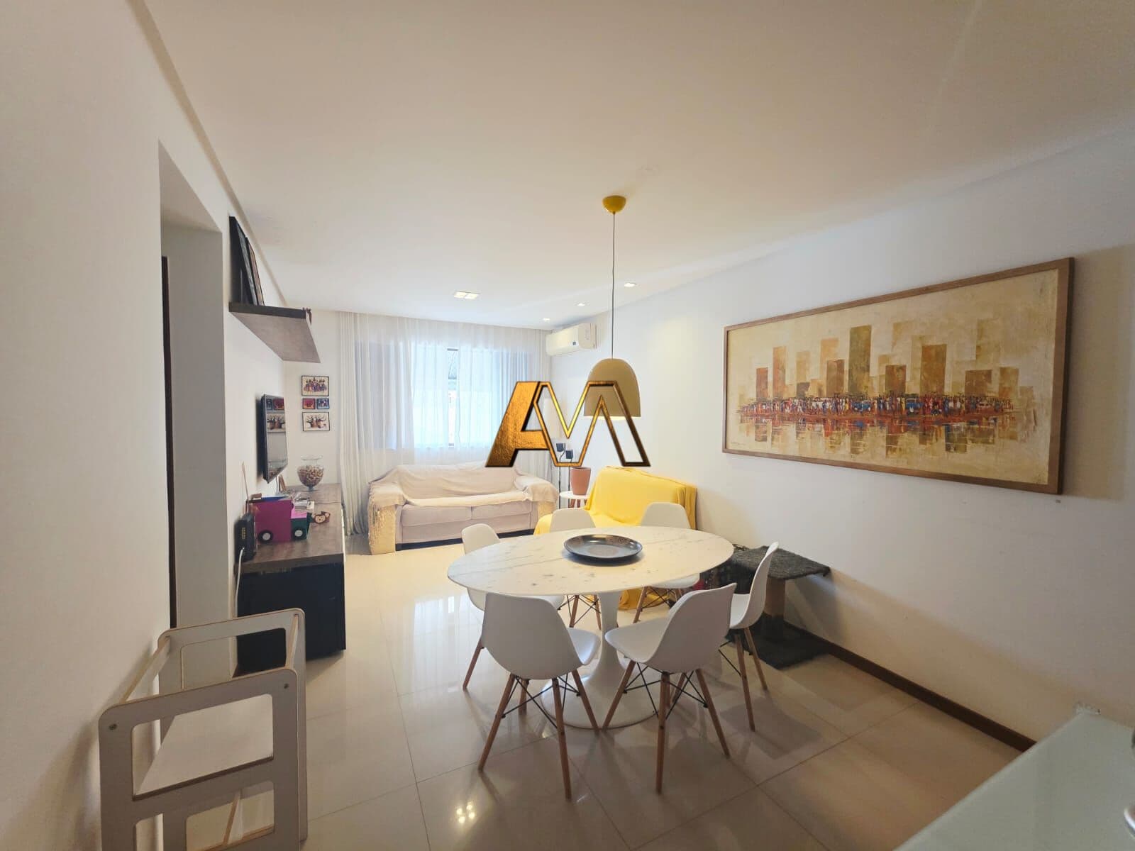 APTO 2/4 COM CLOSET EM COSTA AZUL