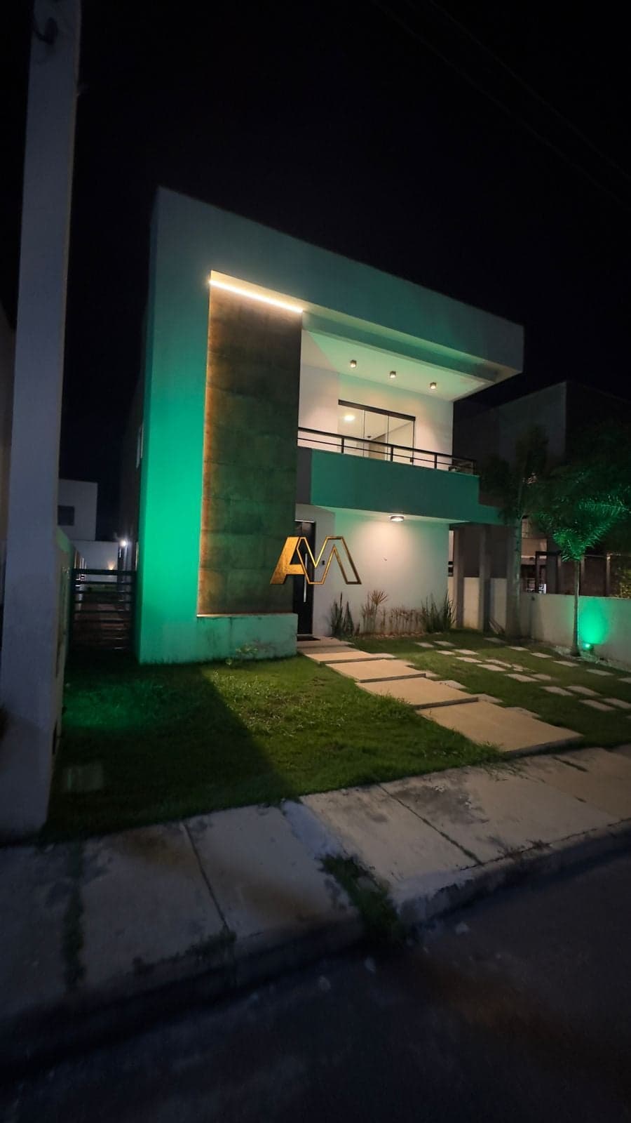 CASA 4 SUÍTES EM CATU DE ABRANTES