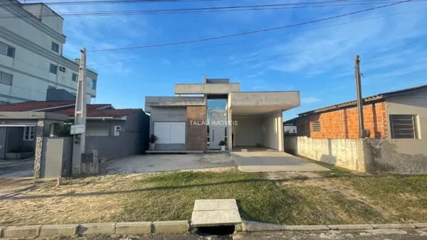 Casa Padrão no Bairro Urussanguinha