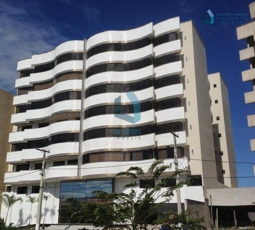 Apartamento com 4 dormitórios, sendo 2 suítes uma com closet, 5 banheiros, móveis planejados em todos os ambientes