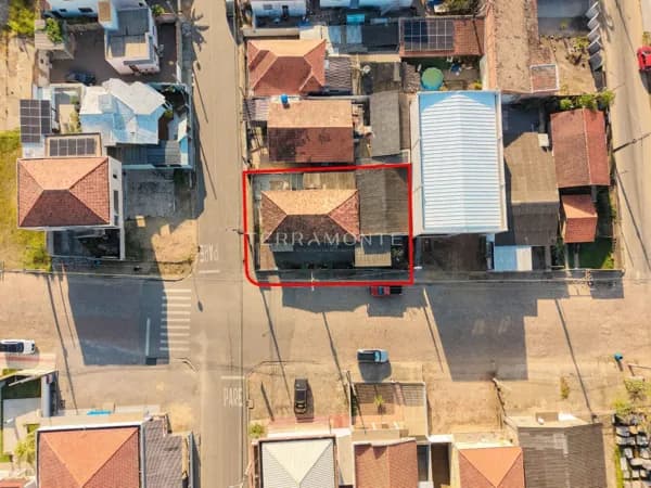 Terreno de esquina 307m² no Humaitá por R$ 530 mil