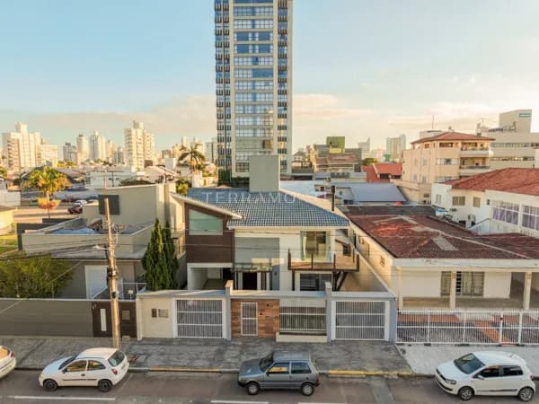 Casa moderna na Vila Moema, a poucos passos do Farol Shopping