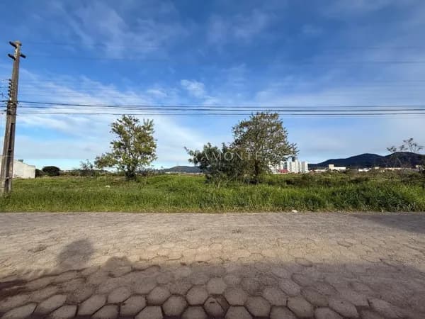 Terreno à venda em Oficinas, 406 m² por R$ 210.000