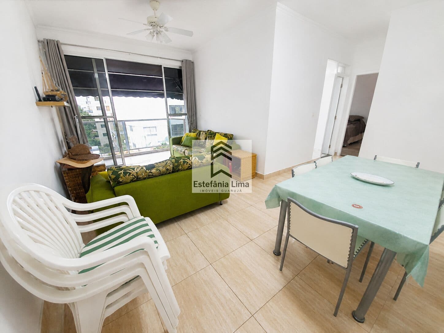 Apartamento na Praia da Enseada - Lado da Praia Região do Aquário