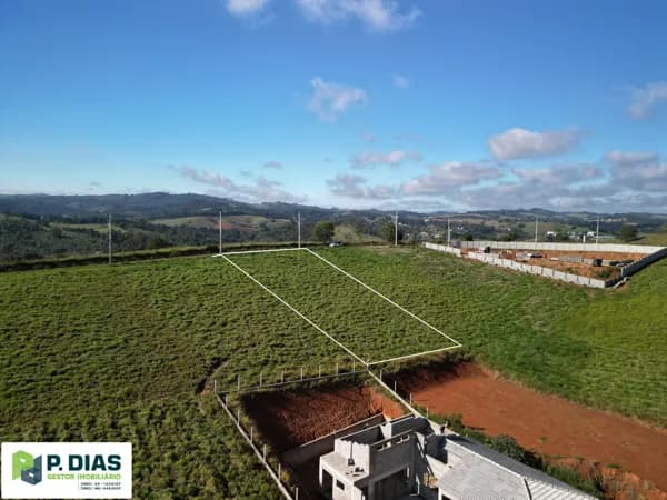 Seu Refúgio no Interior: Terreno com Vista Deslumbrante em Pinhalzinho, SP