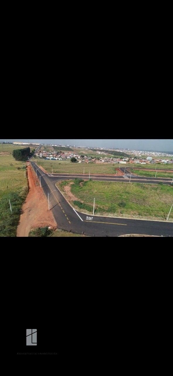 Terreno de esquina à venda com 306 m² em Hortolândia-SP