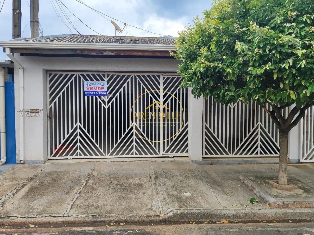 Casa com duas residências à venda no Jardim Adelaide em Hortolândia-SP