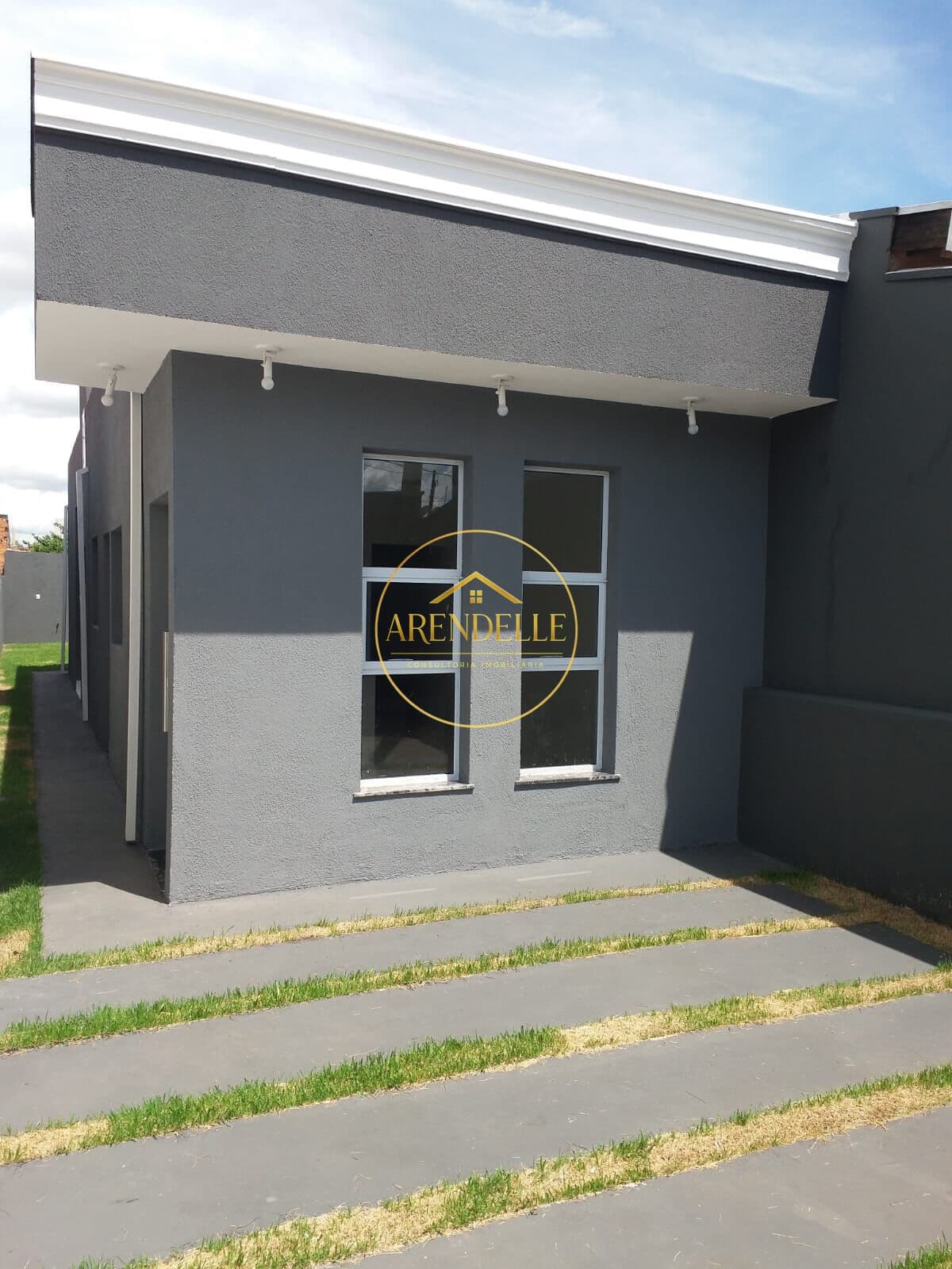 Casa à venda com 2 dormitórios e suíte na Vila Real em Hortolândia-SP