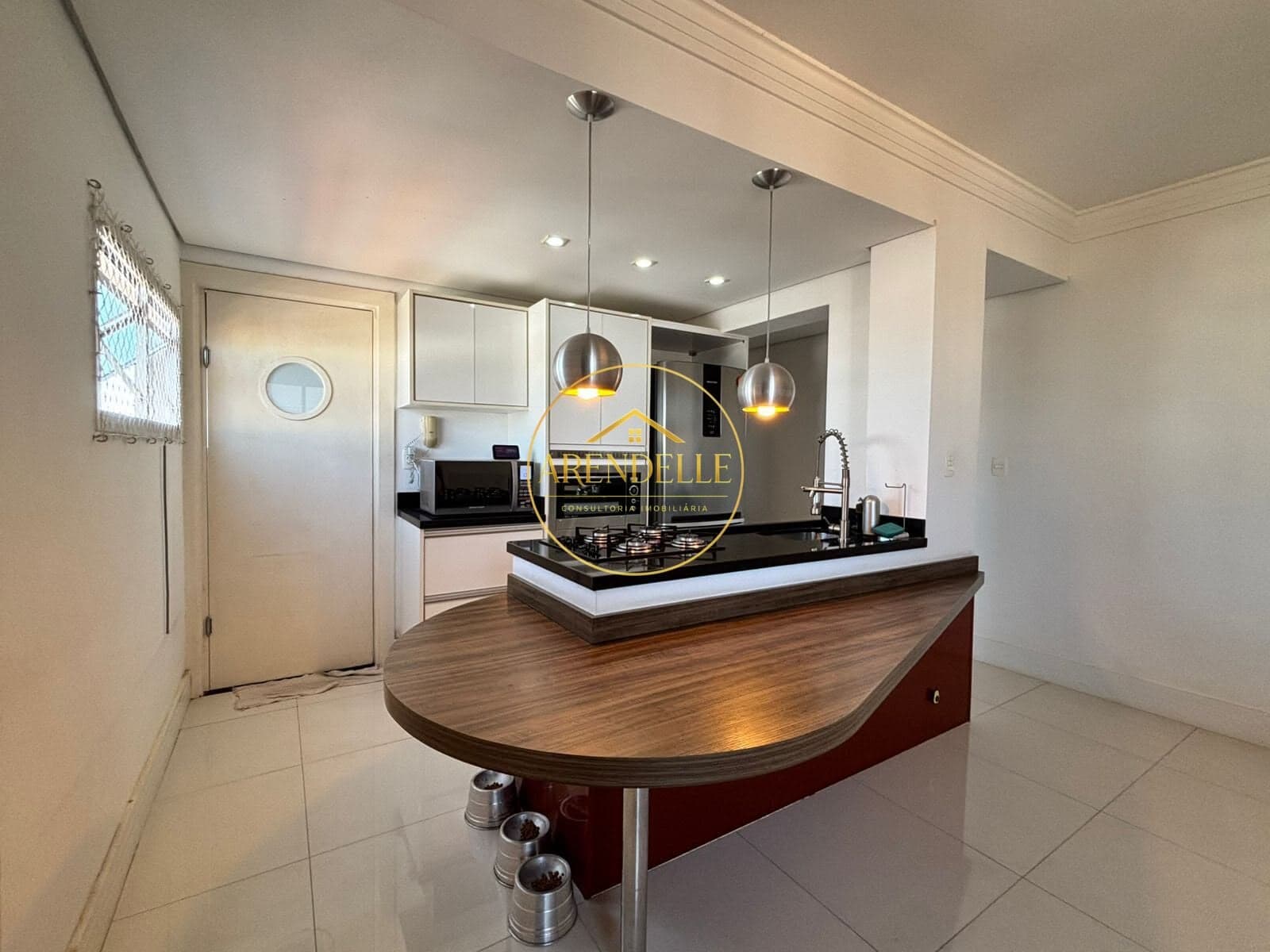 Apartamento à venda com 2 dormitórios no Edifício Astúrias, no Taquaral em Campinas-SP