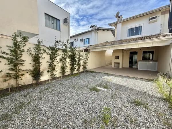 Sobrado em Camboriú - Santa Regina