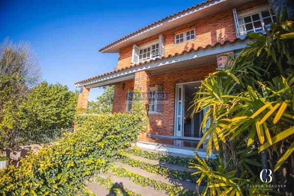 Ótima casa próximo ao ginásio