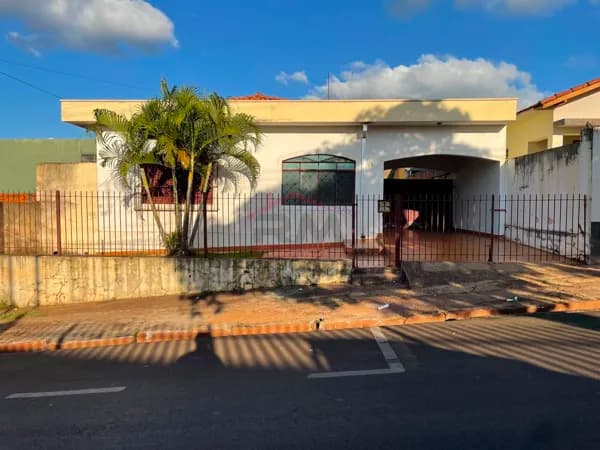 Casa em Santa Cruz do Rio Pardo - Vila Fabiano