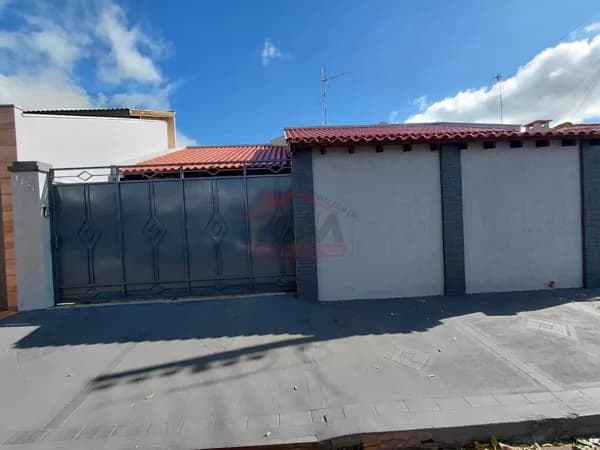 Casa em Santa Cruz do Rio Pardo - Chacara Peixe