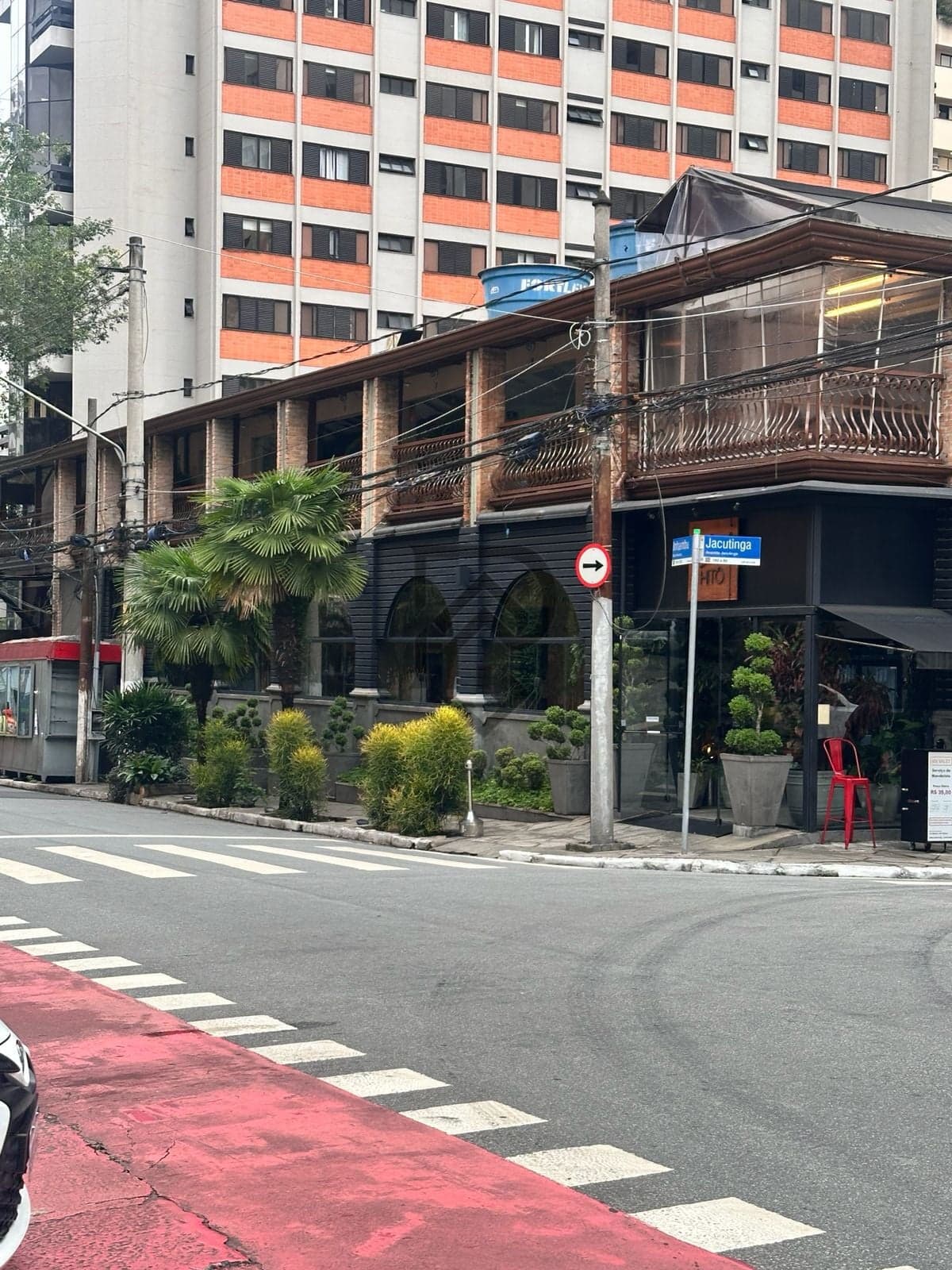 Casa Sobrado comercial moema localizado em esquina