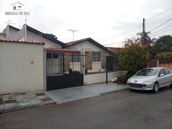 Casa Padrão com Sobrado no Fundo