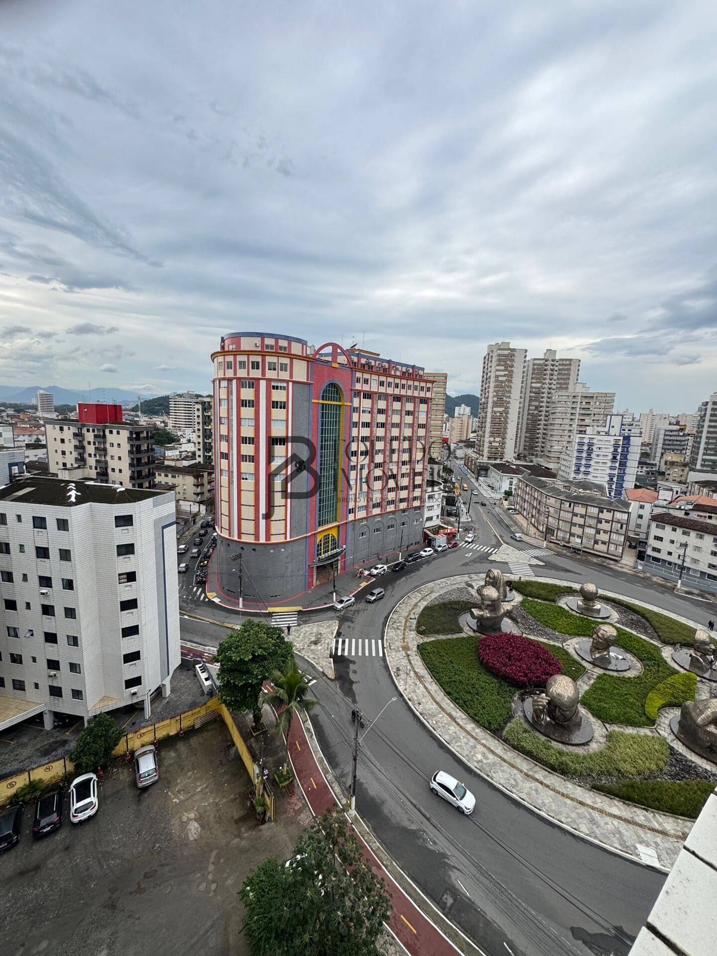 APARTAMENTO DE 2 DORMITÓRIOS COM 1 SUÍTE E 1 VAGA À VENDA R$ 380.000,00 – Boqueirão, Praia Grande/SP