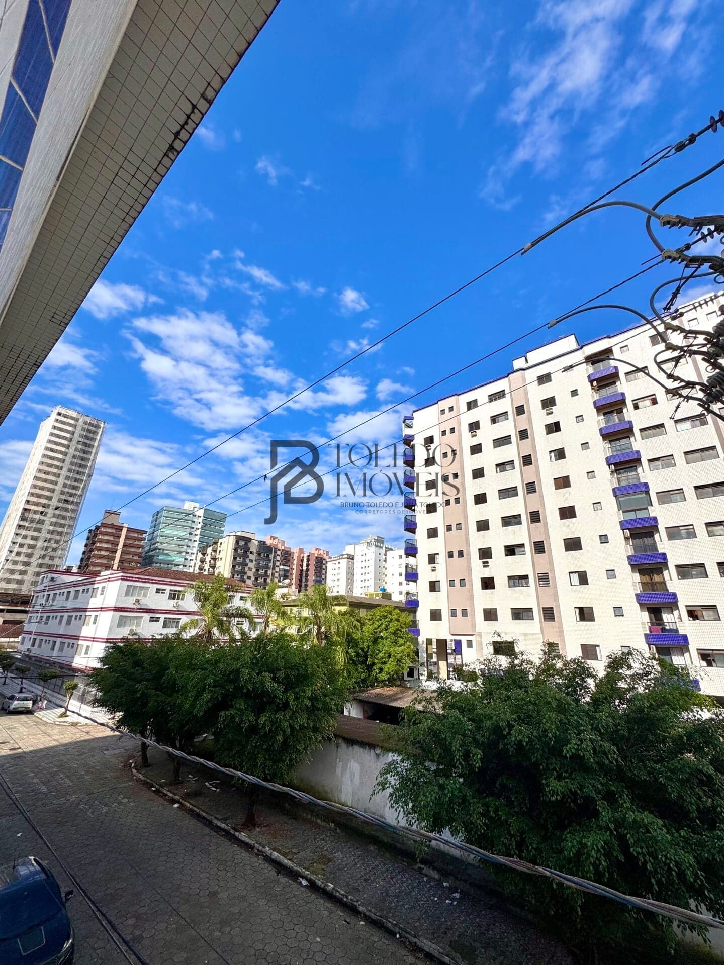 APARTAMENTO DE 2 DORMITÓRIOS COM 1 SUÍTE E 1 VAGA À VENDA R$ 295.000,00 – Guilhermina, Praia Grande/SP