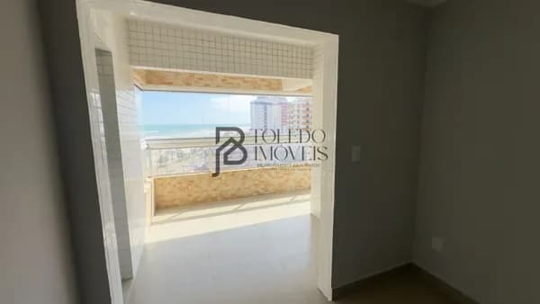 APARTAMENTO DE 3 DORMITÓRIOS COM 1 SUÍTE VISTA MAR E 2 VAGAS À VENDA R$ 690.000,00 – Praia Grande/SP
