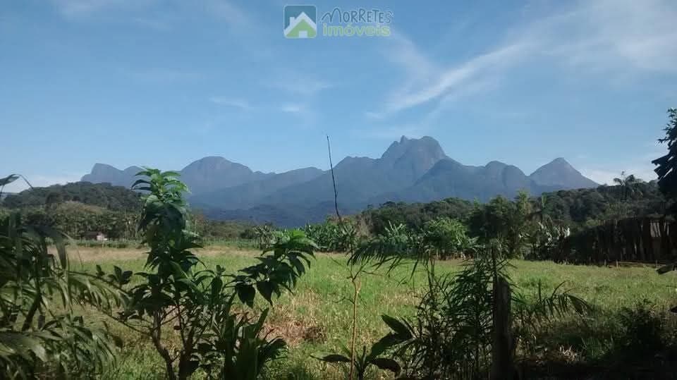 🌿 Chácara com 4,85 hectares, rio para banho e pesca, vista para as montanhas – Antonina/PR