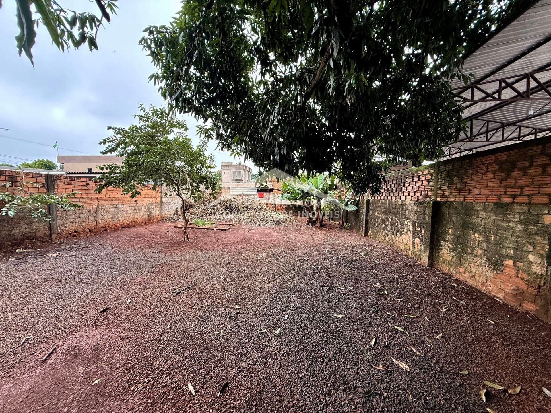 Terreno Comercial à Venda