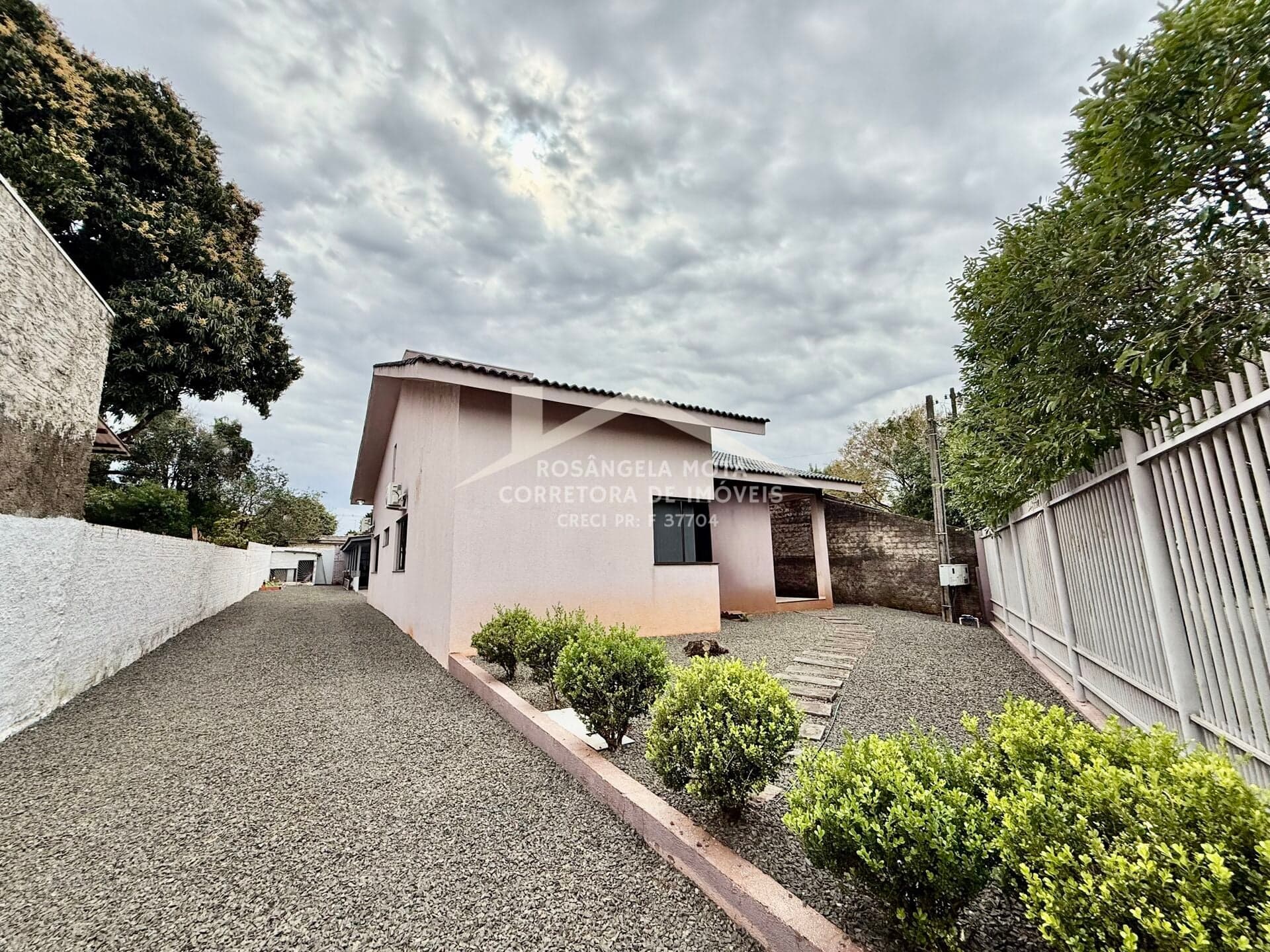 Imóvel com Duas Casas à Venda