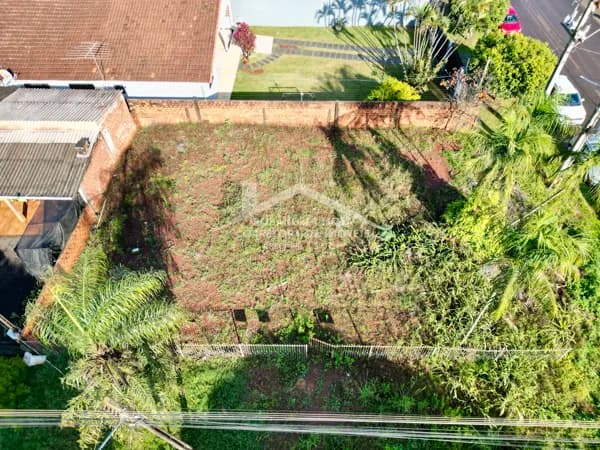 Terreno de Esquina à Venda