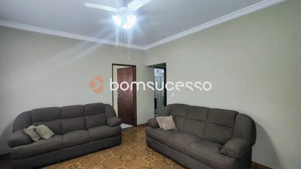 Sobrado no Jardim Colorado, 04 quartos, 04 vagas, 10x20, 200 m² e 119 m² de área construída.