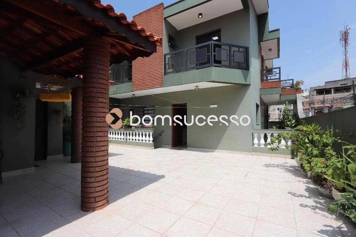 Sobrado no Parque São Lucas, 04 quartos, 01 suíte, 04 vagas, 7,50x30, 227 m² e 286 m² de área construída.