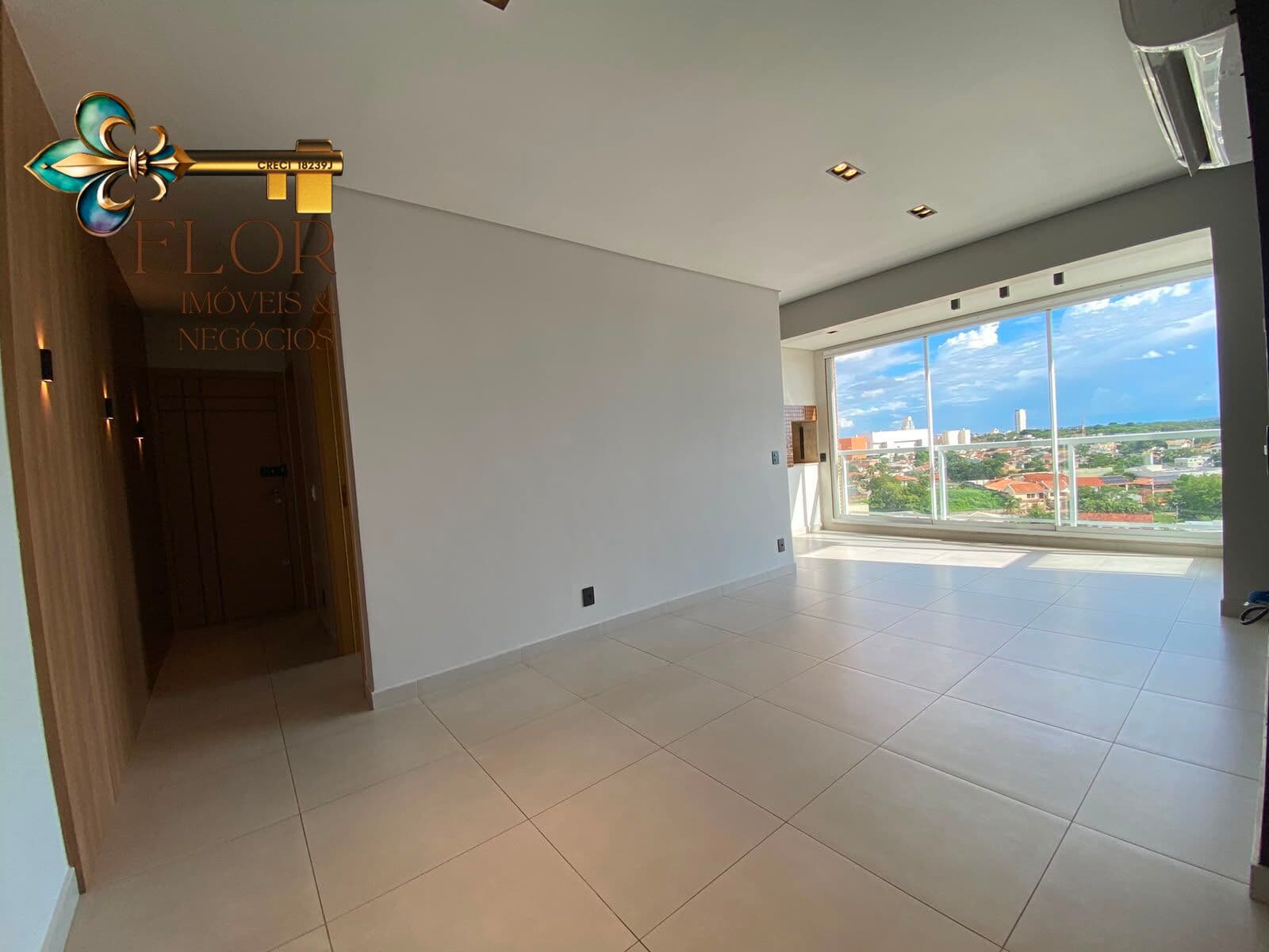 Apartamento para Locação no Edifício Veronese – Santa Rosa – 3 Suítes e Andar Alto