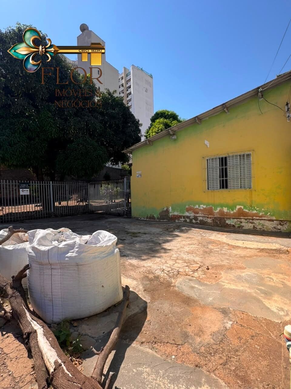 Imóvel à Venda na Avenida Oito de Abril Bairro Popular – 516,77 m² de terreno