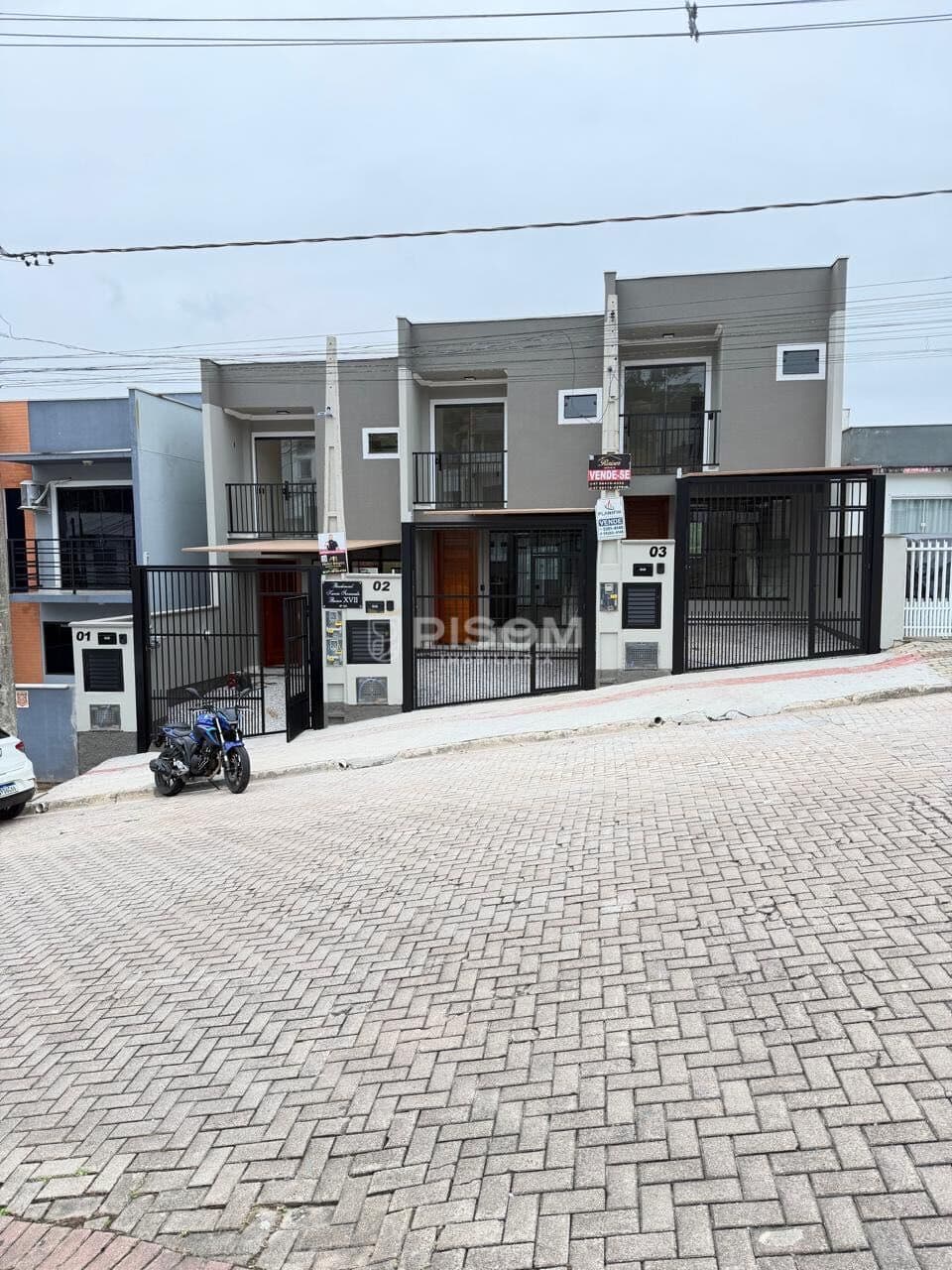 TRIPLEX COM 2 SUÍTES A VENDA NO BAIRRO ÁGUAS CLARAS EM BRUSQUE - SC