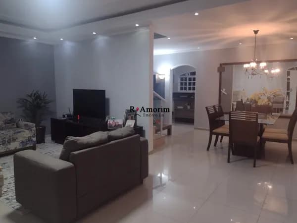 Casa com ótima localização e acabamento Premiun, a venda em Barueri/SP