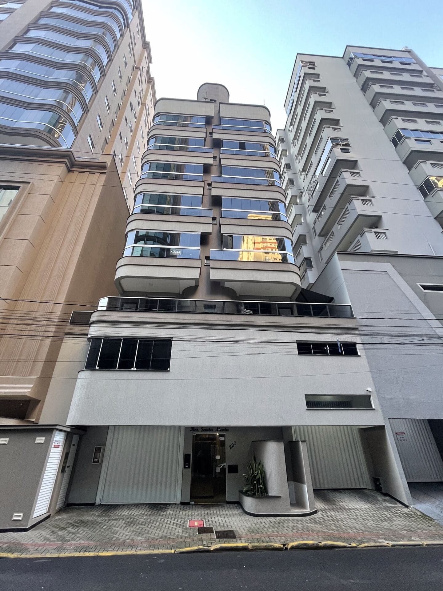 Apartamento Padrão para Aluguel em Meia Praia Itapema-SC